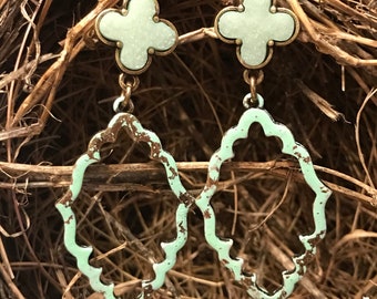 Stunning moroccan style Earrings in a spa green and gold color