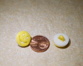 Yellow chick smiley 13mm button