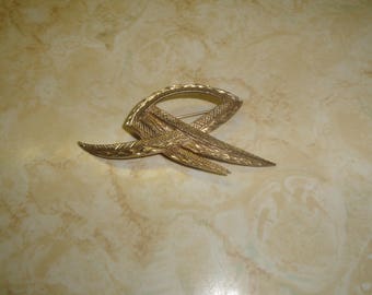 vintage pin brooch goldtone textured large