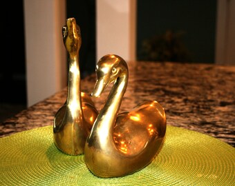Solid Brass Swans//Home Decor Swans//Vintage Brass Swans