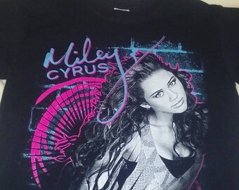 Miley Cyrus 2009 Wonderland Tour t-shirt