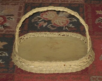 Vintage Shabby Creamy Yellow Wicker Plateau Basket