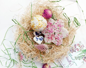 Botanical Seed Bombs ™ 10 Balls Hearts Flowers with Wildflower Garden SEEDS Gift for Gardener, Gifts Under 20, Nature Gift, Unique Present