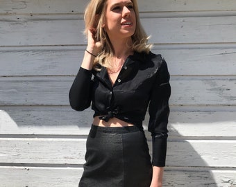 Vintage 90s Iridescent Black Button Front Semi- Cropped Blouse by Gemili