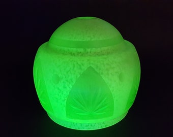 NEW LISTING Ornate and Stylish Art Deco Uranium Green Mottled Glass Shade