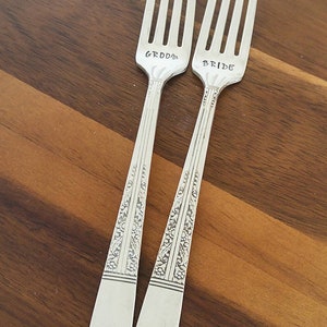 Bride and Groom Wedding Forks / Mr and Mrs Forks / Engagement Gift / Wedding Gift / Wedding Decor / Hand Stamped Fork Set / Engraved Forks