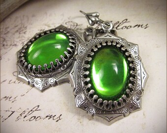 Peridot Green Renaissance Earrings, Antiqued Jewel Earrings, Tudor Earrings, Renaissance Wedding, SCA Jewelry, Medieval, Ready to Ship