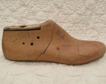 Vintage Wood Shoe Form dated 1961 Mans size 10 1/2 B Century