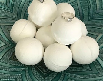 Ring in Bath Bomb