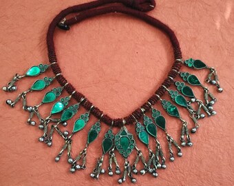 Stone Dewdrop Neckpiece; Silver