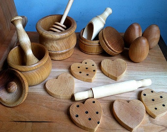 Natural Wooden Cookie Baking Set - 16 piece - Pretend Play Kitchen Tea Party Birthday Gift & Doll Play. Natural Kids and Toy