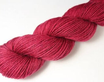 Skein hand - dyed Fingering - superwash Merino - and Nylon 50 g / 200 m - Fuchsia