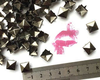 100pc 4 PRONG Pyramid Studs. Avail. in Multiple Sizes/Finishes. Pls see drop down menu.FAST Shipping w/ Tracking for US Buyers. 10mm in Pic.