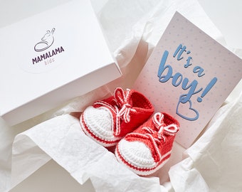 Pregnancy gift box Crochet baby boy sneakers booties new mom present for mom to be Expecting mum New parents favor basket Newborn shoes gift