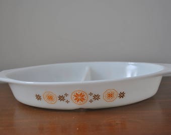 Town And Country Pyrex Divided Dish 1-1/2 QT no lid