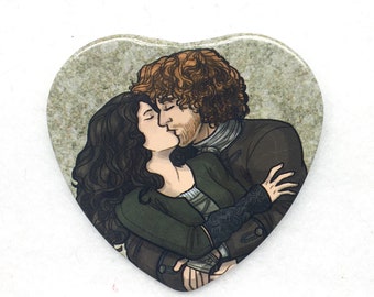 Outlander Claire and Jamie kiss heart shaped 2" pinback button
