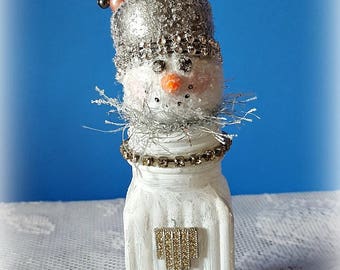 Vintage Salt Shaker Snowman "Julia", Glass Shaker, Glitter Snowman Decoration, Snowman Assemblage, Christmas Collectible, Original