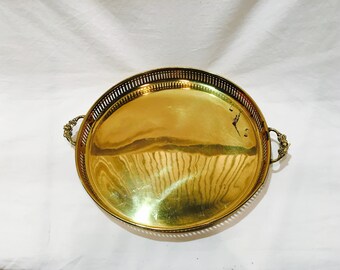 Vintage brass tray with handles, Round brass serving tray, Brass serving dish, Brass bar tray, Brass drink tray, Brass round tray