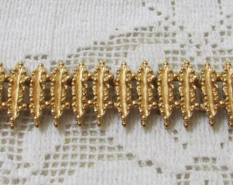 Vintage 70's wide link Starflower bracelet signed Avon