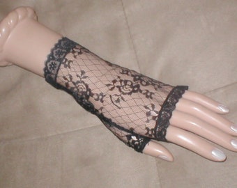 Vintage wrist-length Black Chantilly Lace Fingerless Gloves