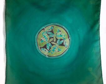 Green Celtic Dog Knotwork Tarot or Altar cloth