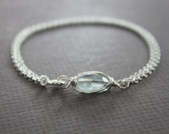 Dainty sterling silver bracelet with aquamarine stone and folded chain with spring clasp - Aquamarine bracelet - Minimalist bracelet - BR012