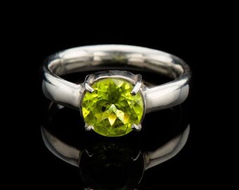 Peridot engagement ring in sterling silver, Solitaire ring green peridot, August birthstone natural peridot gemstone