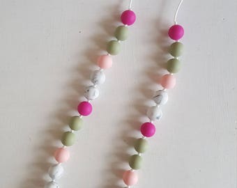 Nursing necklace / Babywearing