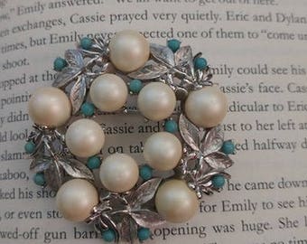 Sarah Coventry Pearl Wreath Brooch