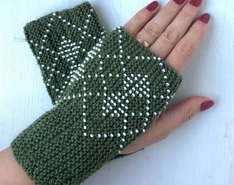 Beaded wrist warmers, knitted mittens, beaded arm warmers, wrist cuffs, pulse warmers, knitted Green gloves fingerless