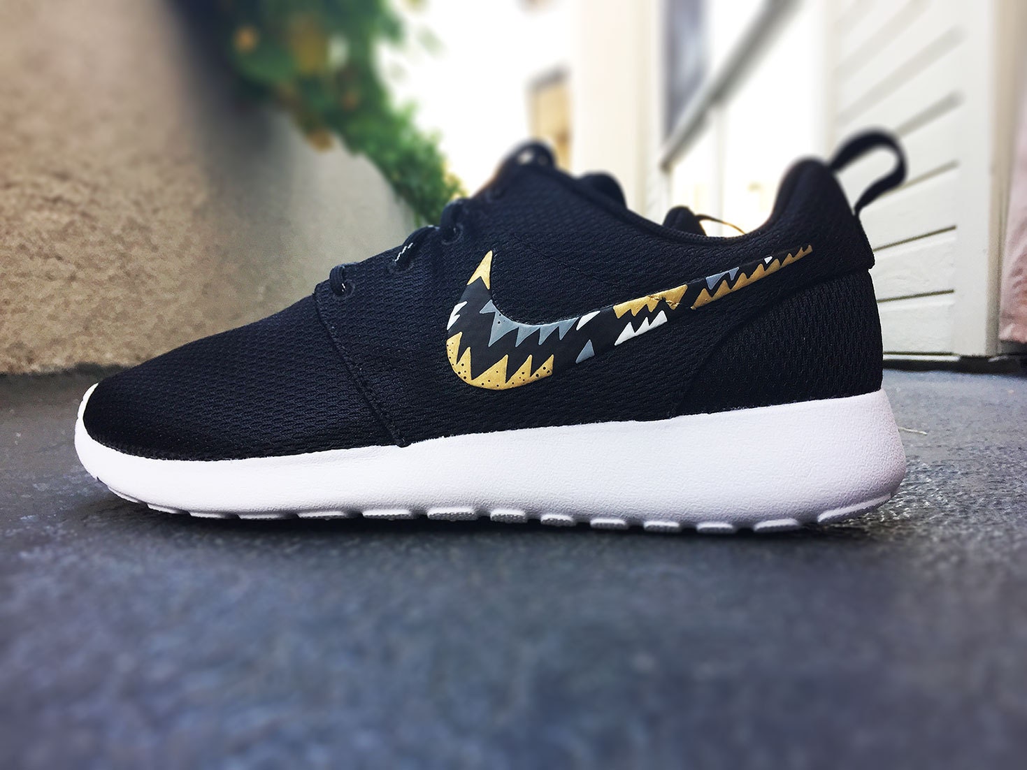 nike roshe run gold