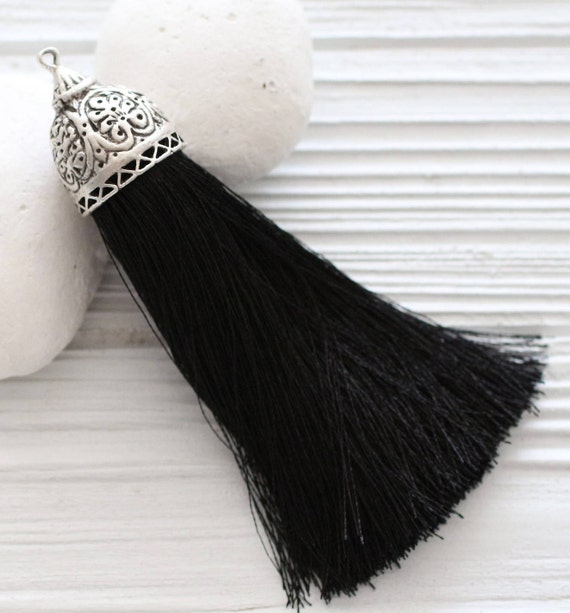 chekich tassels black & white