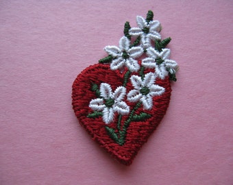 daisy heart patch 1970s embroidered red heart flower appliqué vintage jacket patch trim new old stock