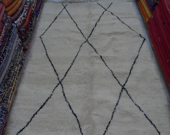 White Beni Ouarain : Moroccan Rug