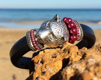 Licorice leather bracelet with leopard