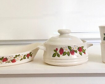Vintage Sheffield Strawberries 'N Cream Stoneware
