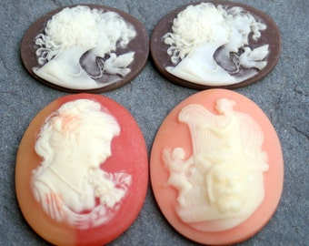 Vintage 1960's plastic cameo