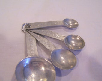 Vintage measuring spoons, c. 1940s, full set