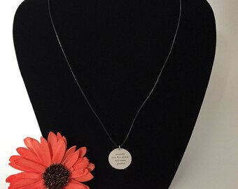 Necklace with pendant with a dedication to the sisters