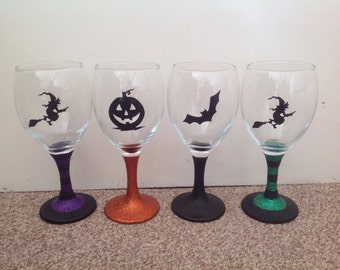 Halloween silhouette glitter wine glass