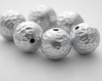 Vintage Carved Etched Silver Round Lucite Beads 16mm (8)