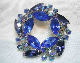 Vintage Weiss Shades of Blue Rhinestone Brooch Prong set