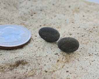 Pebble Studs s103