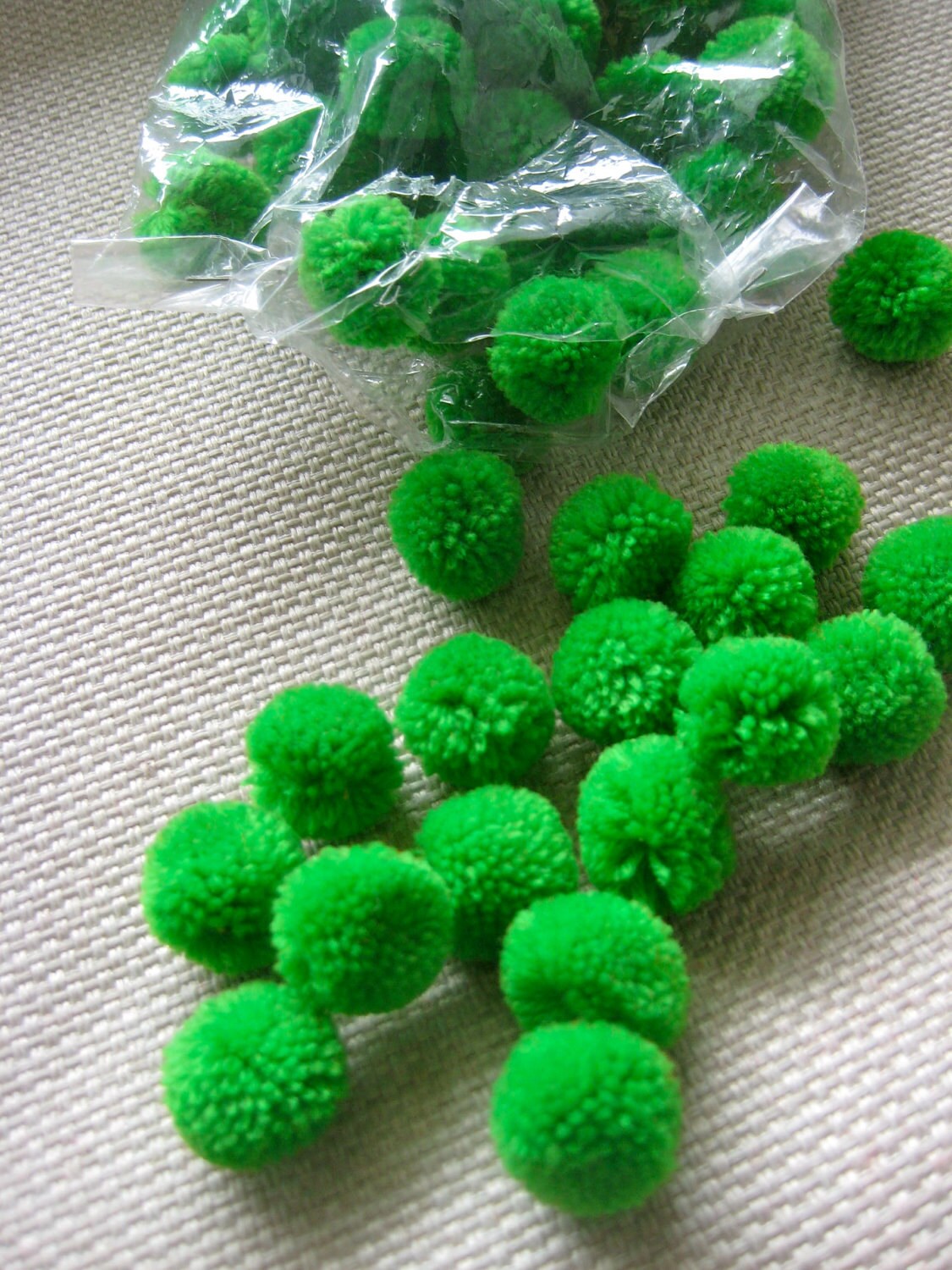 100 bright green pom pom Yarn Pom Poms pom poms Cotton pom