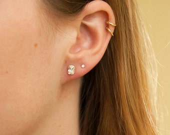 9ct Gold stud earrings - tiny stud earring - small gold studs - 9ct gold - cz baguette - cz studs - baguette earrings - cz -9ct gold -SF7970