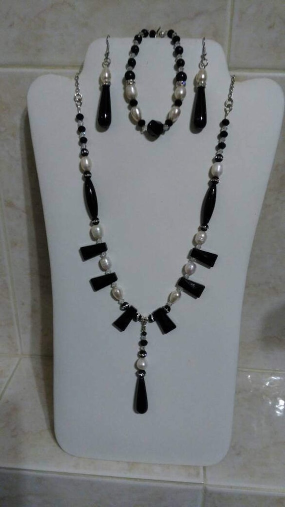 White Pearls and Black Agates. 3 piece jewelry suite