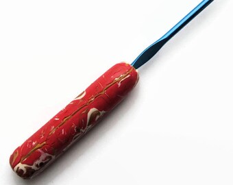Ergonomic Crochet Hook in Red with Gold and White, 4.0 mm Crochet Tool4