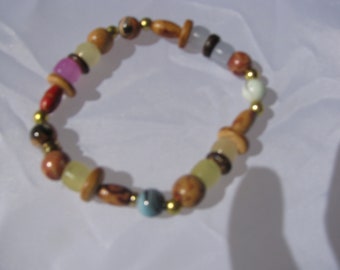 Stretch bracelet, UV sensitive beads, Neutral colors, wood beads, Upcycled beads, recycled, elastic, casual, Lupus, Skin, cancer, fun, gift