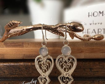 Silver filigree earrings with chalcedony stone
