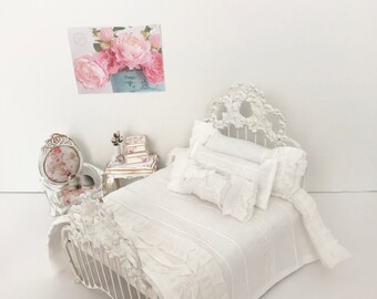 White Shabby Cottage Chic Dollhouse/Dollhouse White Bedding Set/1:12 Scale Dollhouse Bed/Dollhouse Bed Linen/Miniatures/Ruffled Doll Bedding